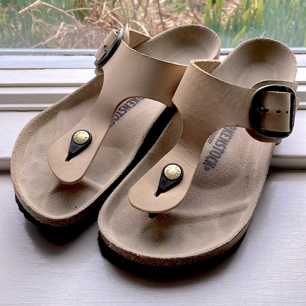 Birkenstock Oiled Leather Gizeh Big Buckle in Almond 38